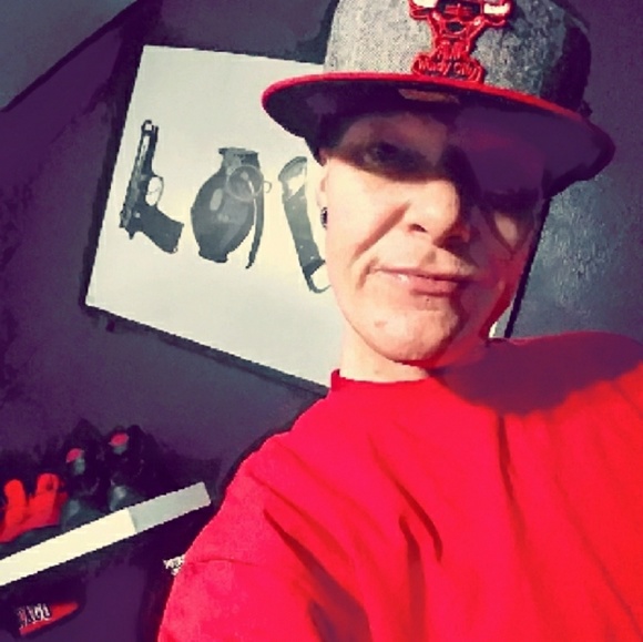 Meet your Posher, Kriss - Picture 1 of 3